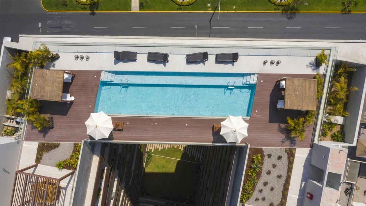 ✶ Maras ✶ Luxury Rooftop Pool & Grill