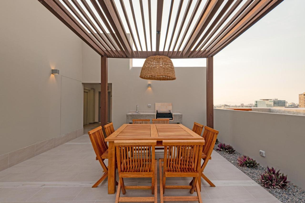 ✶ Maras ✶ Luxury Rooftop Pool & Grill *